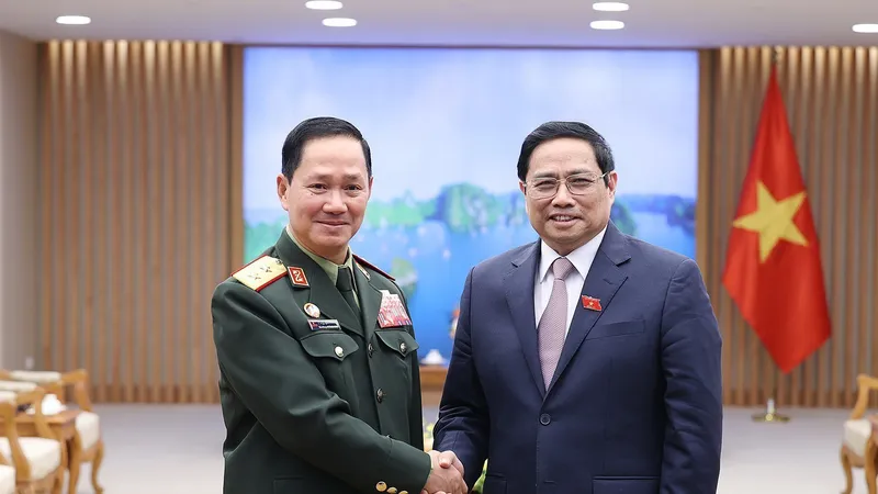 Thủ tướng Phạm Minh Chính tiếp Trung tướng Kham lieng Outhakai Sone, Tổng Tham mưu trưởng Quân đội Nhân dân Lào. Ảnh: TTXVN