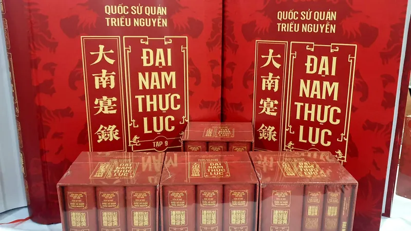 Viện Sử học phối hợp NXB Hà Nội và Công ty cổ phần Tri thức Văn hóa sách Việt Nam tổ chức ra mắt bộ sách lịch sử 10 tập
