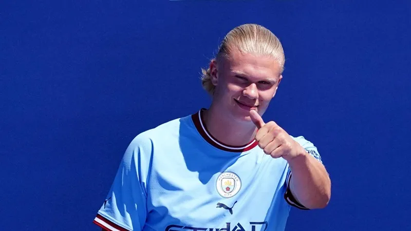 Tiền đạo Erling Haaland trong màu áo Manchester City