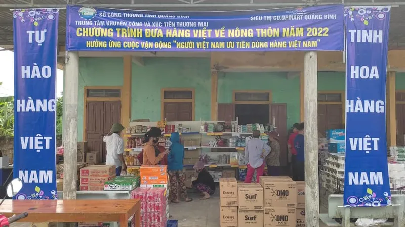 Xe hàng lưu động của Co.opmart Quảng Bình mang hàng hóa chất lượng, giá tốt đến bà con nông thôn