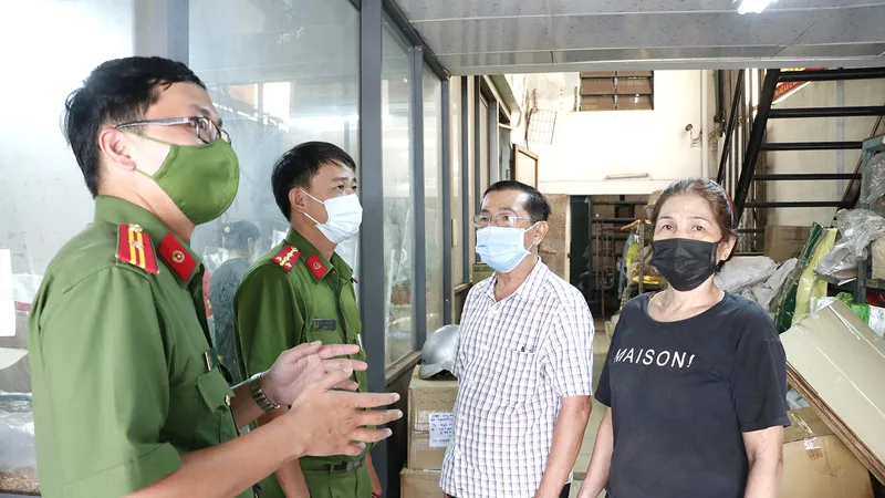 Công an phường Tam Bình, TP Thủ Đức, TPHCM tuyên truyền về PCCC đối với nhà ở kết hợp kinh doanh