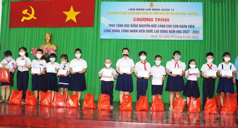 Học bổng tiếp sức con công nhân khó khăn