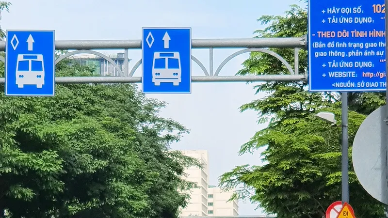 Trạm dừng xe buýt Sài Gòn (đường Hàm Nghi, quận 1, TPHCM)