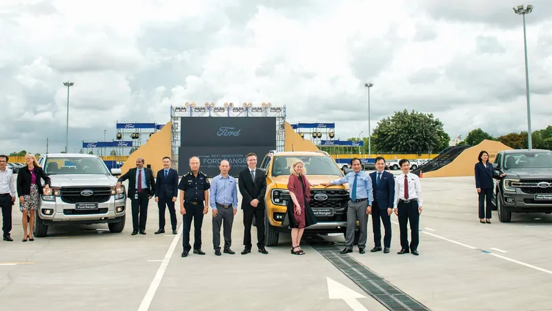 Ford Ranger thế hệ mới chính thức ra mắt: Tiếp nối hành trình hơn 20 năm “sống chất” cùng khách hàng Việt 