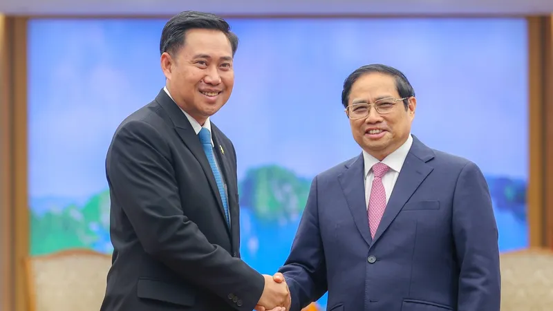 Thủ tướng Phạm Minh Chính tiếp Bộ trưởng, Chủ nhiệm Văn phòng Phủ Thủ tướng Lào Alounxai Sounnalath. Ảnh: VIẾT CHUNG