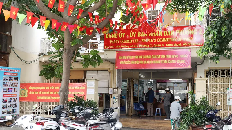 Trụ sở UBND phường 5 cũ (quận 4) được tận dụng để làm trụ sở Đảng ủy, UBND phường 2 sau sáp nhập. Ảnh: Hồng Hải