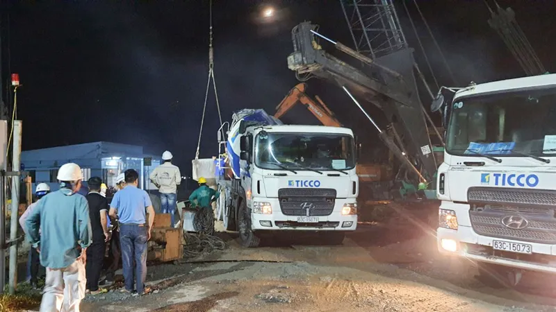 Thi công cầu Rạch Miễu 2. Ảnh: NGỌC PHÚC