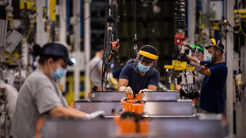 Các thành viên IMF đề nghị được hỗ trợ trước nguy cơ suy thoái. Ảnh: Reuters