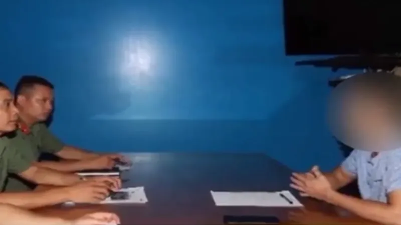 Nguyễn Kiên Quyết tại cơ quan công an. Ảnh: VTV