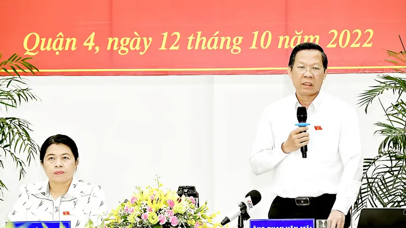 Chủ tịch UBND TPHCM Phan Văn Mãi phát biểu trong buổi tiếp xúc cử tri. Ảnh: VIỆT DŨNG