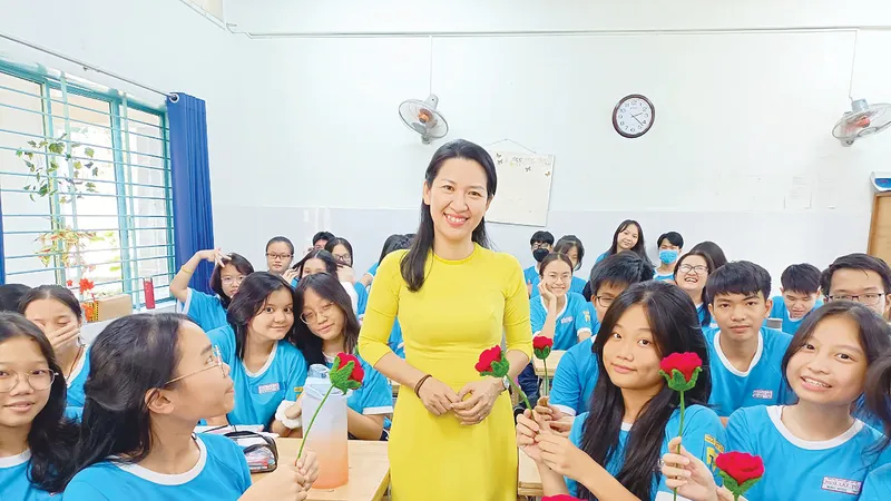 Cô Lê Hà Nguyên Phương, Tổ trưởng Tổ Ngoại ngữ, Trường THCS Ngô Tất Tố (quận Phú Nhuận) là một trong 50 nhà giáo được nhận Giải thưởng Võ Trường Toản năm 2022