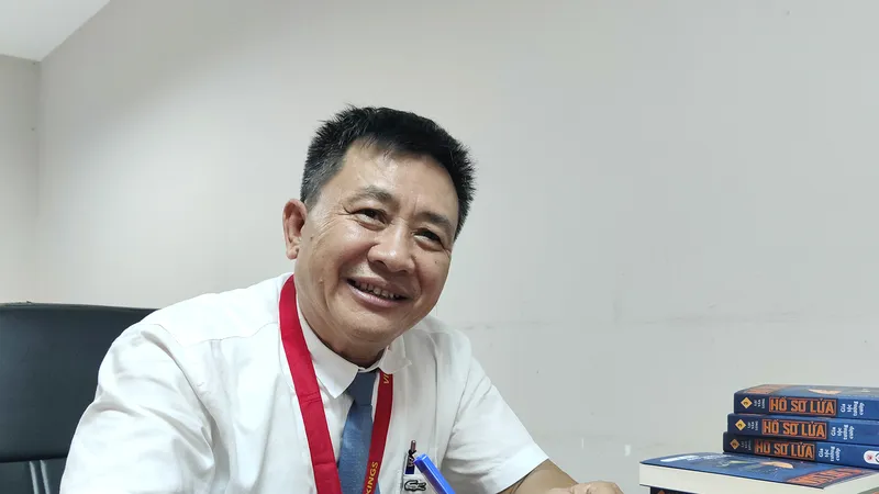 Nhà văn Lại Văn Long