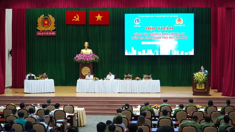 Hội thảo "Công tác quản lý nhà chung cư trên địa bàn TP HCM" diễn ra tại hội trường Công an TP HCM. Ảnh: TTBC-HCM