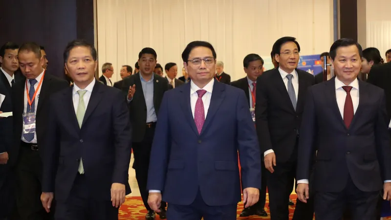 Thủ tướng Phạm Minh Chính cùng các đại biểu dự diễn đàn chiều 17-12. Ảnh: QUANG PHÚC