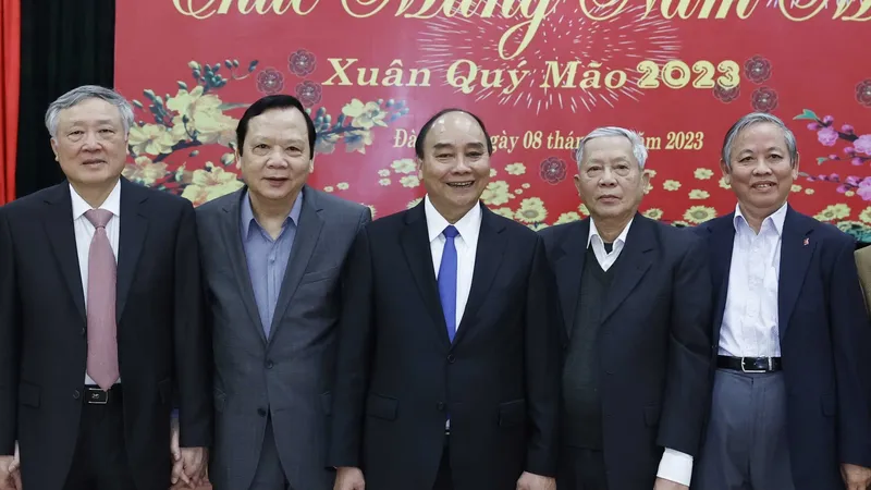 Chủ tịch nước Nguyễn Xuân Phúc và các đại biểu tại buổi gặp mặt. Ảnh: TTXVN