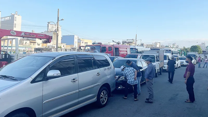 Nhiều trung tâm đăng kiểm xe cơ giới tạm ngừng hoạt động: Chờ đăng ký qua mạng