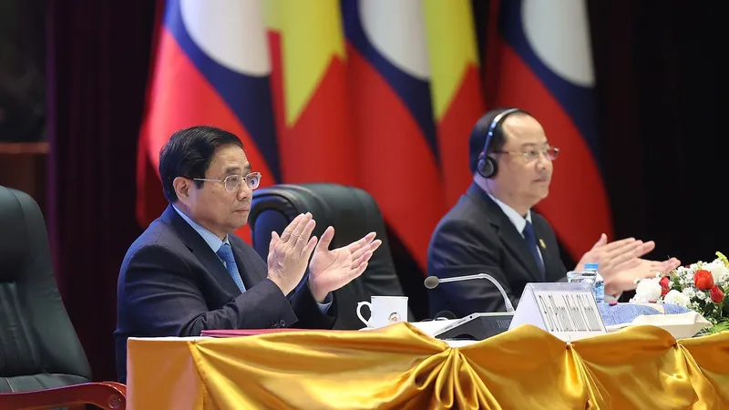 Thủ tướng Phạm Minh Chính và Thủ tướng Lào Sonexay Siphandone dự Hội nghị Hợp tác đầu tư Việt Nam-Lào