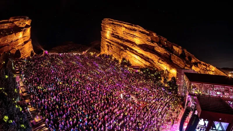 Red Rocks Amphitheatre - Vườn xuân âm nhạc ngoài trời
