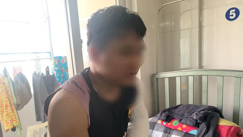 Anh L.A.Đ. (24 tuổi, trú huyện Nghĩa Hành, tỉnh Quảng Ngãi) bị đánh gãy 2 tay
