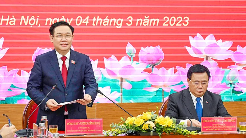 Chủ tịch Quốc hội Vương Đình Huệ phát biểu tại tọa đàm. Ảnh: VIẾT CHUNG