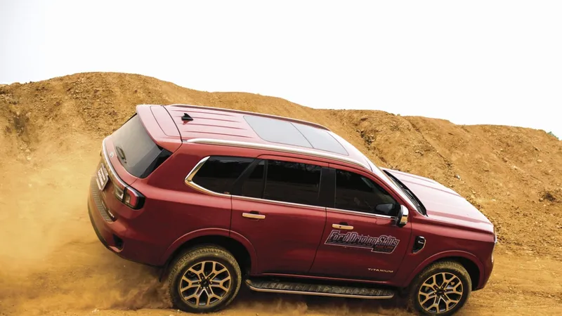 Ford Việt Nam khởi động chương trình Hướng dẫn lái xe an toàn, kỹ năng lái xe đường địa hình 