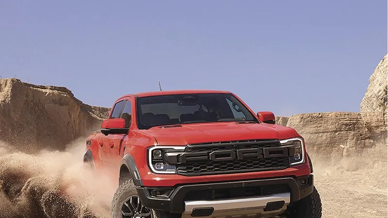 Ranger Raptor thế hệ mới kết hợp khả năng vận hành off-road vượt trội với hiệu suất của động cơ Turbo Diesel