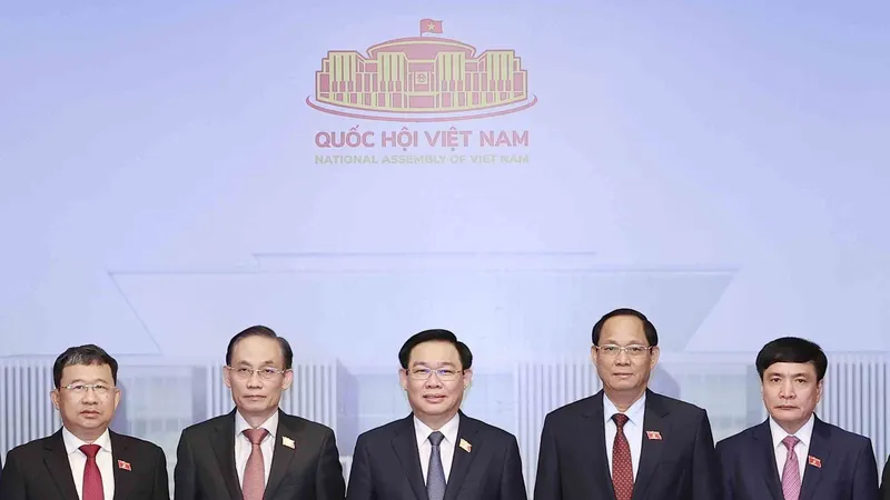 Chủ tịch Quốc hội Vương Đình Huệ và các đại biểu dự hội đàm trực tuyến với Ủy viên trưởng Ủy ban Thường vụ Đại hội đại biểu nhân dân toàn quốc Trung Quốc Triệu Lạc Tế