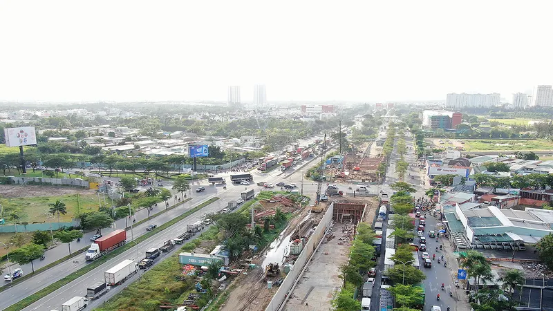 Hầm chui Nguyễn Văn Linh - Nguyễn Hữu Thọ (quận 7, TPHCM) bị chậm tiến độ. Ảnh: HOÀNG HÙNG