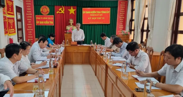 Kỷ luật cảnh cáo nguyên Chủ tịch và nguyên Phó Chủ tịch UBND huyện Hàm Tân (Bình Thuận)
