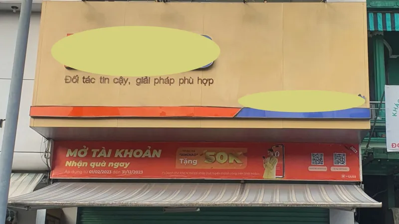 Cơ quan chức năng đang khám nghiệm hiện trường điều tra cái chết ông Q