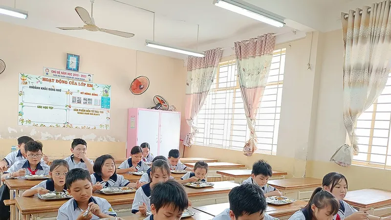 Sớm bố trí vốn xây trường để giải quyết tình trạng thiếu trường lớp 