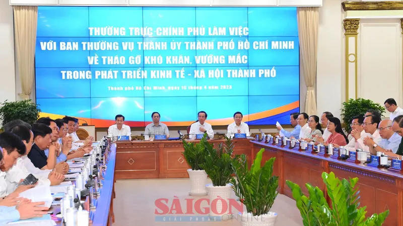 Quang cảnh buổi làm việc của Thường trực Chính phủ với Ban Thường vụ Thành ủy TPHCM, sáng 16-4-2023. Ảnh: VIỆT DŨNG