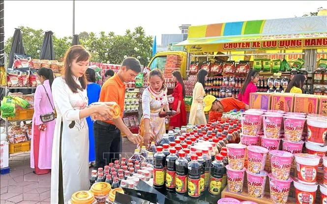 Lan tỏa hàng Việt đến người dân vùng biên