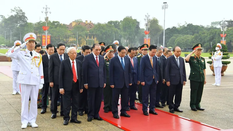 Lãnh đạo Đảng, Nhà nước viếng Chủ tịch Hồ Chí Minh, dâng hương tưởng niệm các Anh hùng liệt sĩ