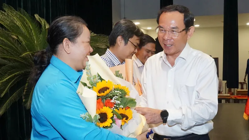 Bí thư Thành ủy TPHCM: TPHCM quan tâm hỗ trợ phụ nữ đang ngày đêm mưu sinh
