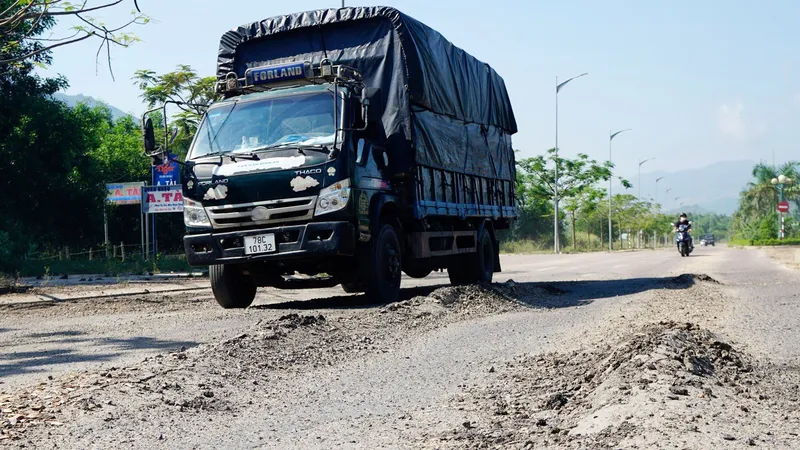 Tuyến đường ĐT638 TP Quy Nhơn - Canh Vinh hư hỏng ngày càng nghiêm trọng