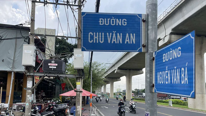 Vỉa hè bị lấn chiếm 