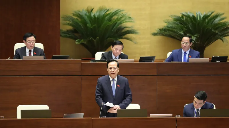 Bộ trưởng Bộ Lao động - Thương binh và Xã hội Đào Ngọc Dung trả lời chất vấn, sáng 6-6. Ảnh: QUANG PHÚC 