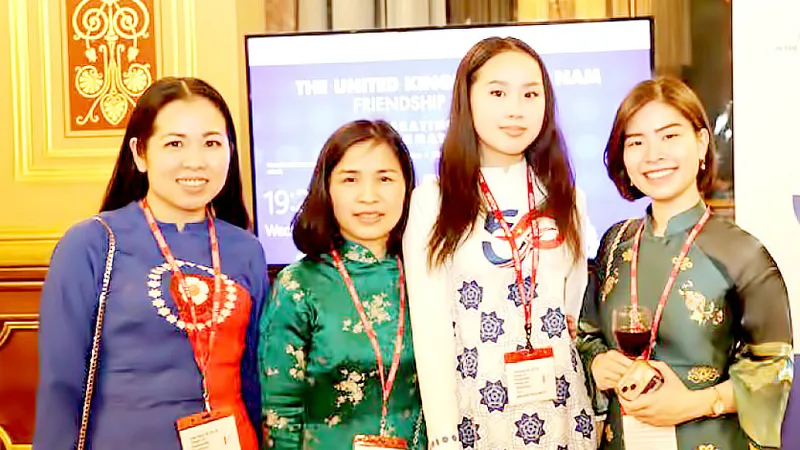 Cô thủ lĩnh nhỏ và “ngân hàng CV”