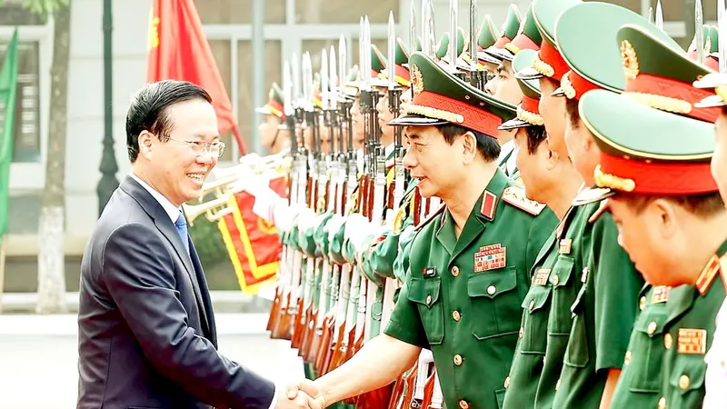 Ngày 10-6, Chủ tịch nước Võ Văn Thưởng tới thăm, kiểm tra công tác ứng trực tìm kiếm cứu hộ, cứu nạn tại Cục Cứu hộ - Cứu nạn (Bộ Tổng Tham mưu Quân đội nhân dân Việt Nam) - Văn phòng Ban Chỉ đạo Phòng thủ dân sự quốc gia
