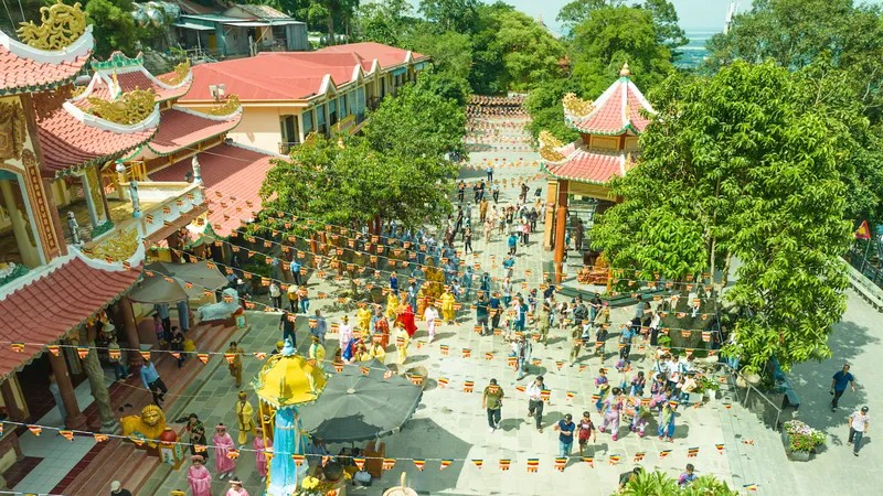 Đông đảo du khách đến núi Bà Đen tham dự Lễ vía Bà lớn nhất trong năm