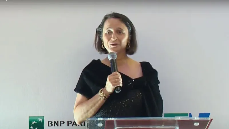 Bà Emmanuelle Pavillon-Grosser phát biểu tại buổi lễ