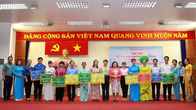 Ban tổ chức hội thi cùng với các đơn vị đoạt giải