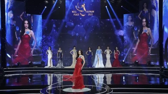 Đừng để hoa hậu thành “món hàng”