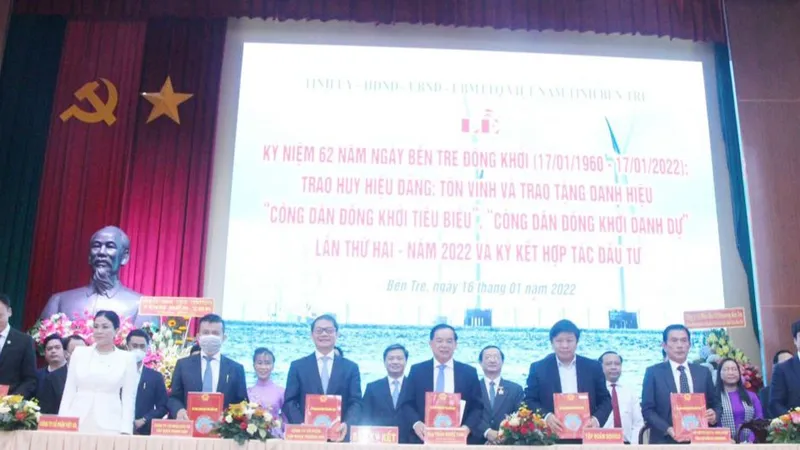 Lãnh đạo tỉnh Bến Tre ký kết hợp tác với các nhà đầu tư chiến lược
