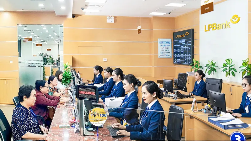 Tín dụng tăng trưởng thấp là một trong những nguyên nhân khiến ngân hàng giảm lãi. Ảnh: MINH HUY
