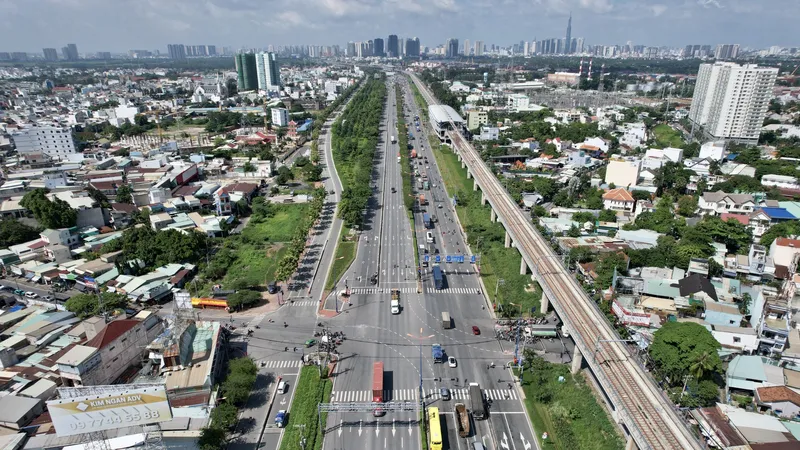 Đổi tên xa lộ Hà Nội, đoạn từ cầu Sài Gòn đến ngã tư Thủ Đức trên địa bàn TP Thủ Đức thành đường Võ Nguyên Giáp. Ảnh: DŨNG PHƯƠNG