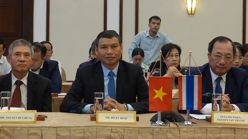 Đại diện phía Việt Nam. Ảnh: XUÂN QUỲNH