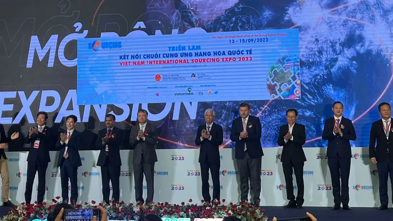 Hơn 300 doanh nghiệp tham gia kết nối chuỗi cung ứng hàng hóa quốc tế
