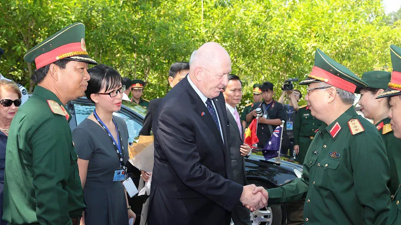 Thượng tướng Nguyễn Chí Vịnh đón tiếp Toàn quyền Australia Peter Cosgrove, tháng 5-2018